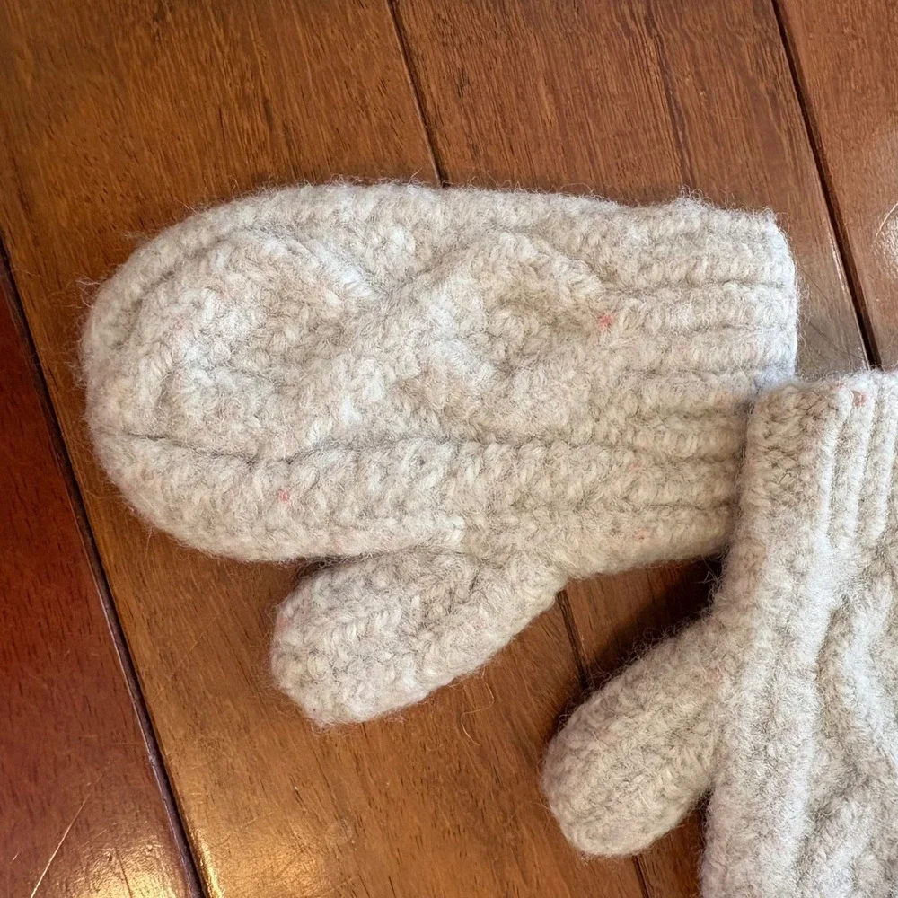 Handmade Infant ‎ Cable Knit Mittens Oatmeal Beige Speckled Wool Blend Mittens